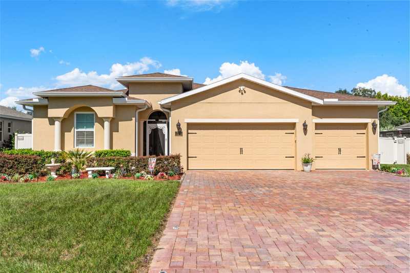 3 bedroom Single Family Residence at 700 S Florida Avenue, Palm Gardens Howey-In-The-Hills, Howey In The Hills — photo 1