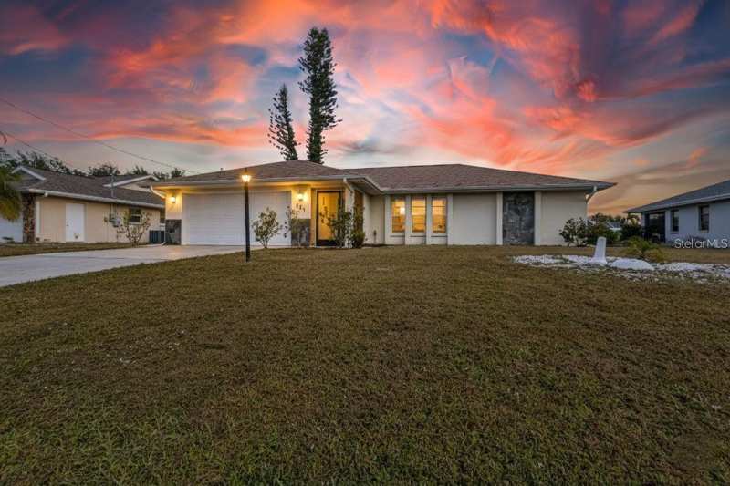 2 bedroom Single Family Residence at 285 Mark Twain Lane, Rotonda West Pebble Beach, Rotonda West — photo 1