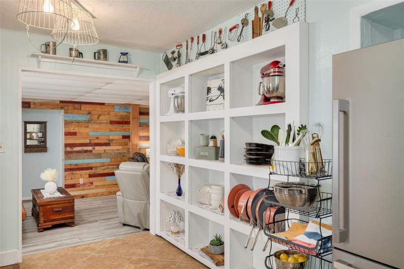 5 bedroom Single Family Residence at 1134 62nd Street, Variety Village Rep, St Petersburg — photo 4