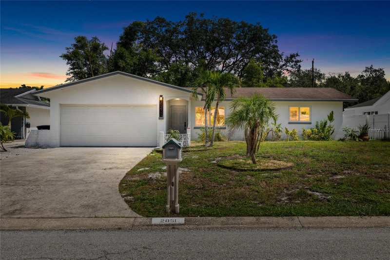 2 bedroom Single Family Residence at 2051 Little Neck Road, Windsor Park 2nd Add, Clearwater — photo 1