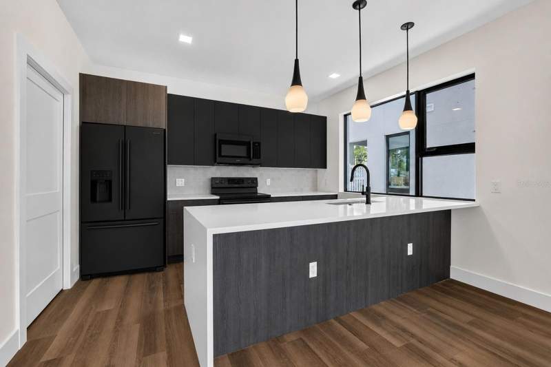 2 bedroom Townhouse at 100 36th Street, Junction Twnhms, St Petersburg — photo 5