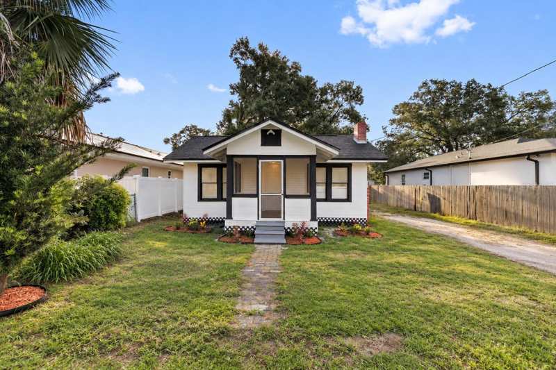 2 bedroom Single Family Residence at 8705 N 13th Street, Orange Terrace, Tampa — photo 1