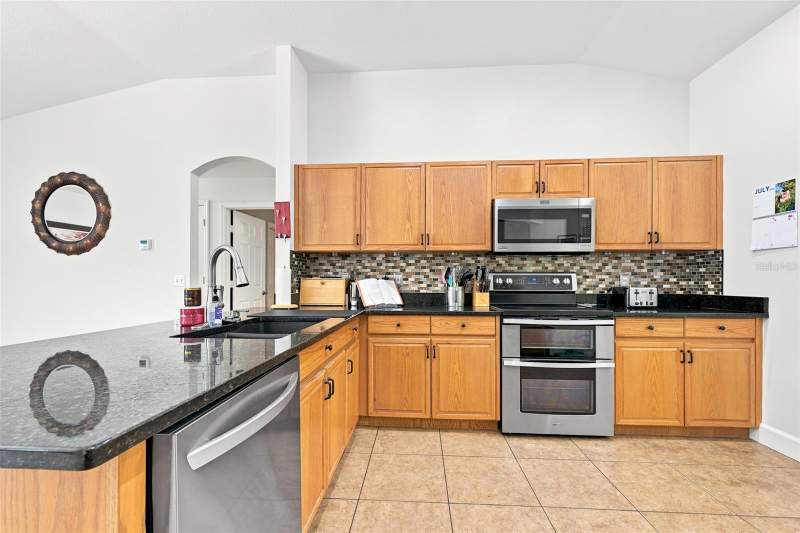 4 bedroom Single Family Residence at 3720 Treeline Drive, Bloomingdale Sec P Q, Valrico — photo 3