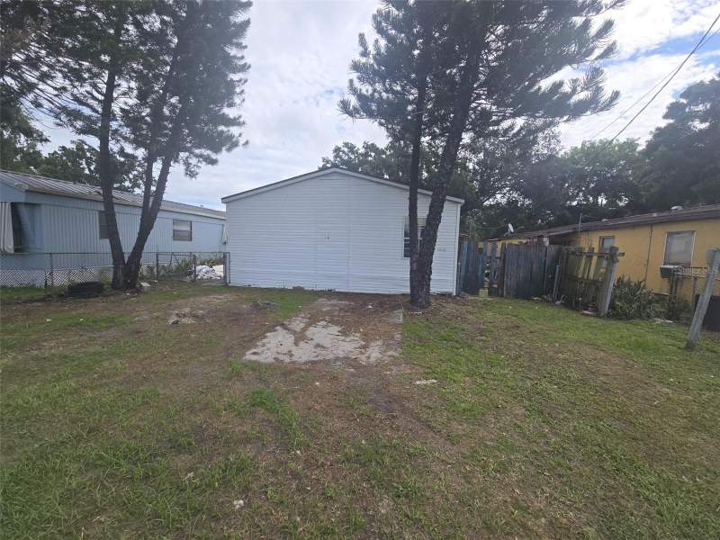 3 bedroom Manufactured Home at 10012 Indiana Street, Gibsonton On The Bay 3rd Add, Gibsonton — photo 4
