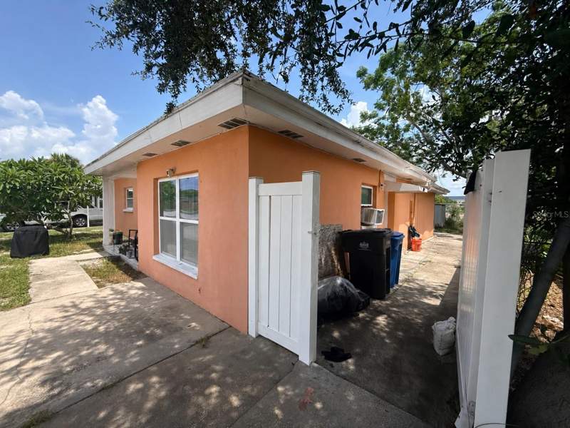 4 bedroom Single Family Residence at 7507 W Caracas Street, Holliday Village Sec 1, Tampa — photo 2