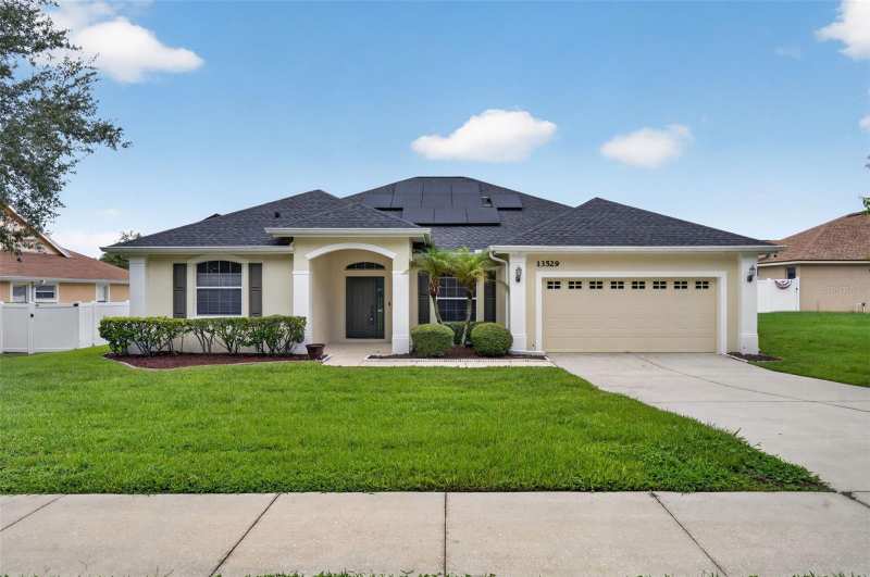4 bedroom Single Family Residence at 13529 Via Roma Circle, Lake Louisa Highlands Ph 03 Lt 99 Pb 51, Clermont — photo 1