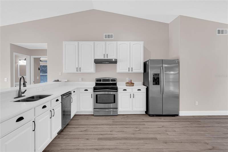 4 bedroom Single Family Residence at 11644 Pineloch Loop, Pineloch Ph II Sub, Clermont — photo 2