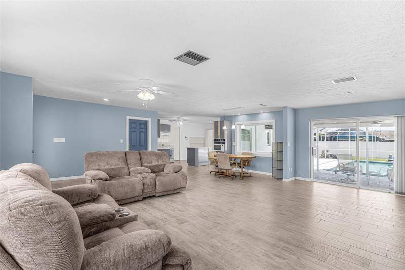4 bedroom Single Family Residence at 1320 SE 26th Terrace, Cape Coral, Cape Coral — photo 5