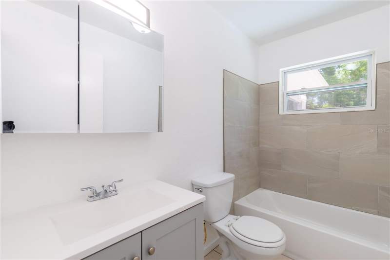 3 bedroom Single Family Residence at 18 N Harrison Street, Beverly Hills Unit 2, Beverly Hills — photo 4