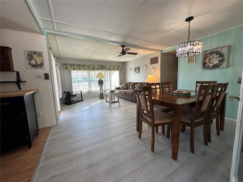 2 bedroom Mobile Home at 1784 Midlothian Street, Tri-Par Estates, Sarasota — photo 5