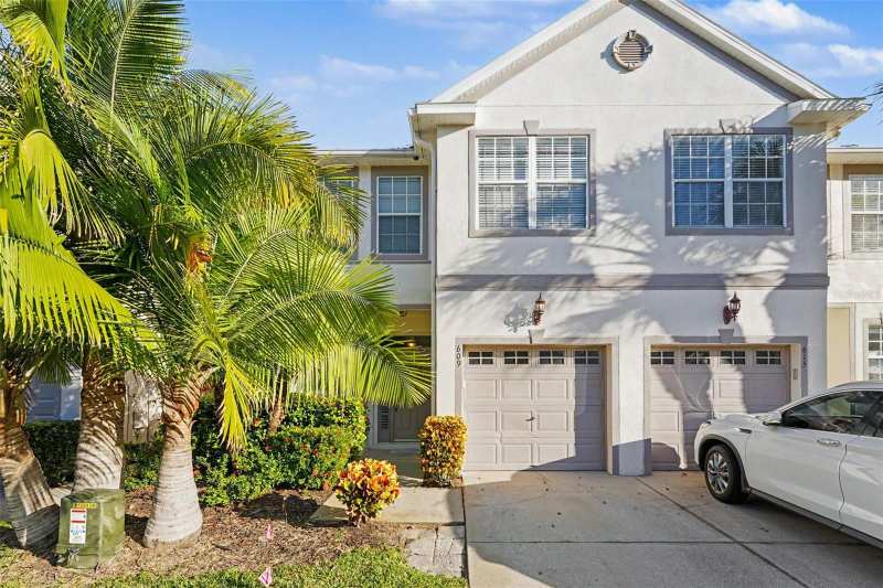 3 bedroom Townhouse at 609 Vallance Way, Brighton Bay, St Petersburg — photo 1