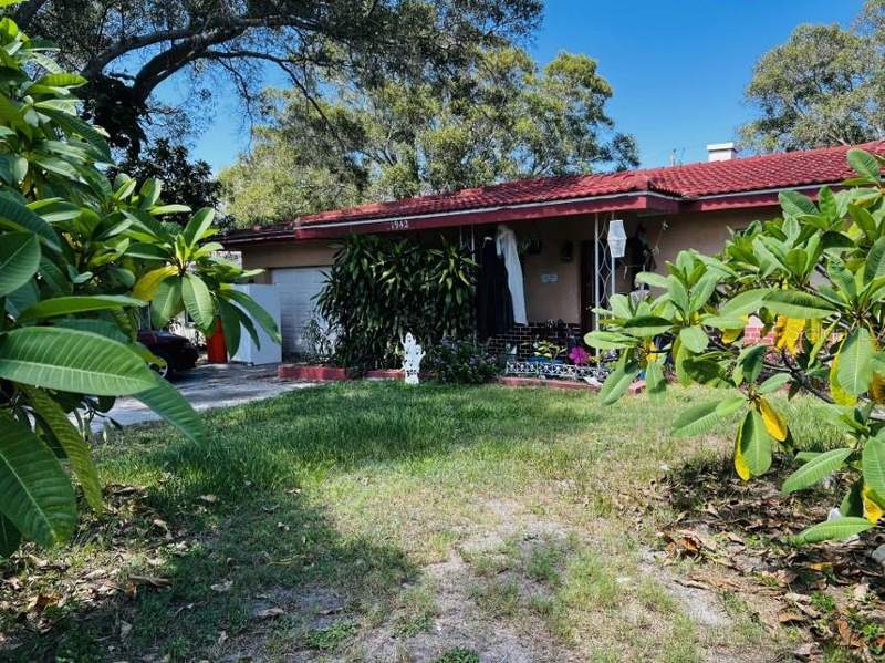 1942 ALTON DRIVE