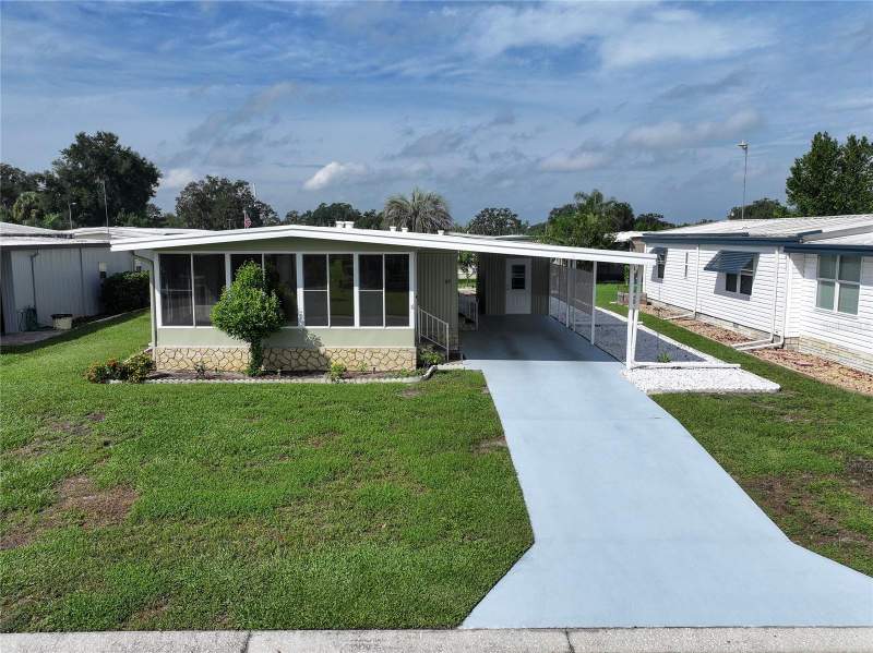 2 bedroom Manufactured Home at 717 Surrey Place, Leesburg East Coachwood Colony Sub, Leesburg — photo 2