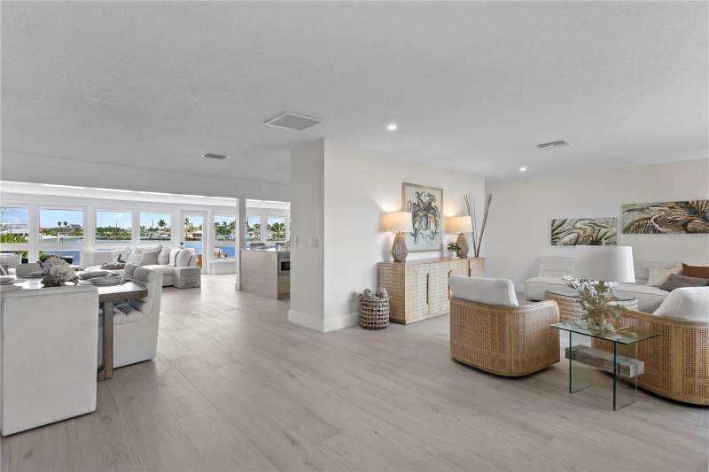3 bedroom Single Family Residence at 11625 6th Street, Capri Isle Sub, Treasure Island — photo 4