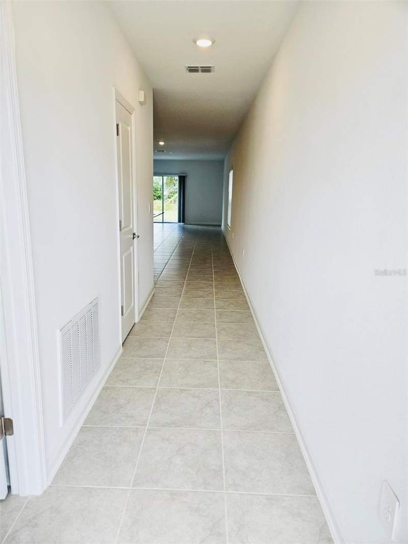 3 bedroom Single Family Residence at 26220 Feathergrass Circle, Windson At Leesburg Phase II, Leesburg — photo 3