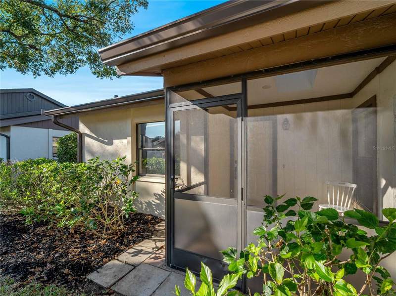 2 bedroom Villa at 365 Oak Hill Way #32, Village Oaks Sec B, Sarasota — photo 2