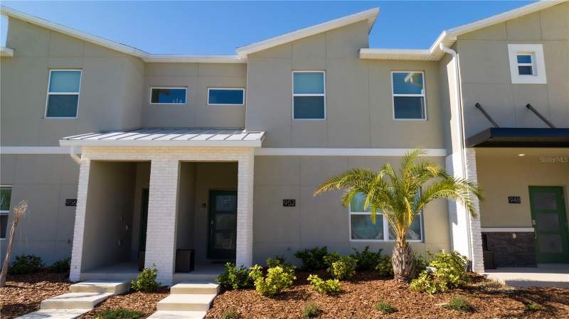 4 bedroom Townhouse at 952 Leader Street, Stoneybrook South North Prcl Ph 6, Davenport — photo 3