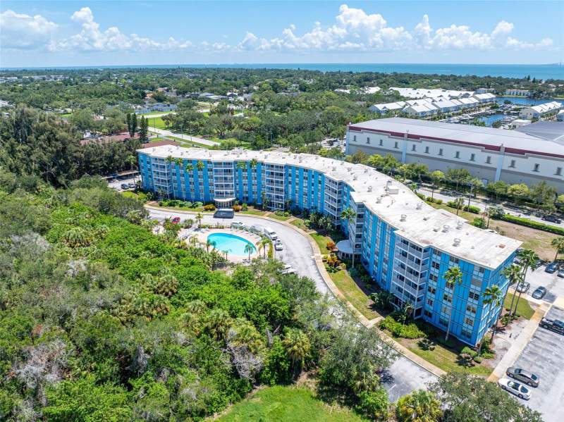 1 bedroom Condominium at 3315 58th Avenue #617, Wave The Condo, St Petersburg — photo 2