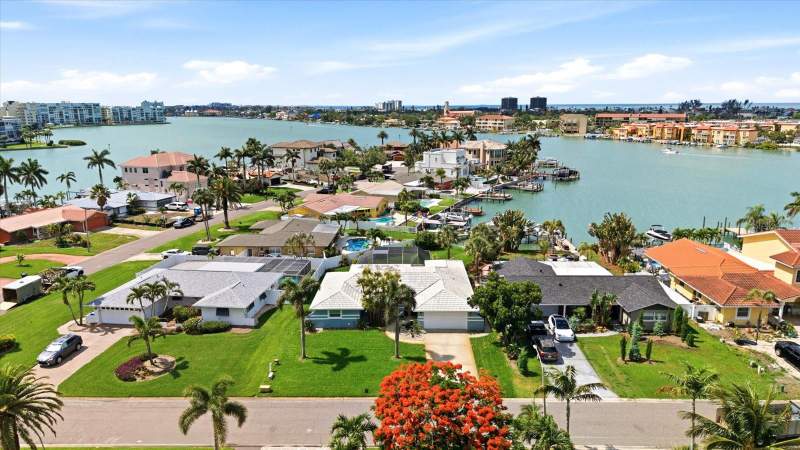3 bedroom Single Family Residence at 8008 13th Avenue, South Cswy Isle Yacht Club 4th Add, St Petersburg — photo 4