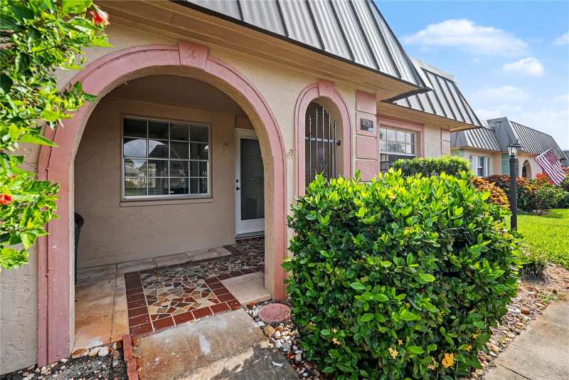 2 bedroom Condominium at 4135 Stratford Drive, Gardens Beacon Square, New Port Richey — photo 1