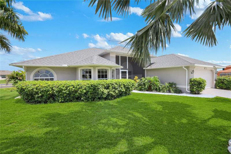 3 bedroom Single Family Residence at 1431 NW 3rd Place, Cape Coral, Cape Coral — photo 2