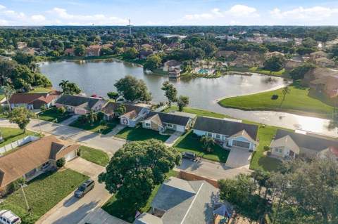 3920 Edgemont Drive, New Port Richey FL - photo 19 of 46