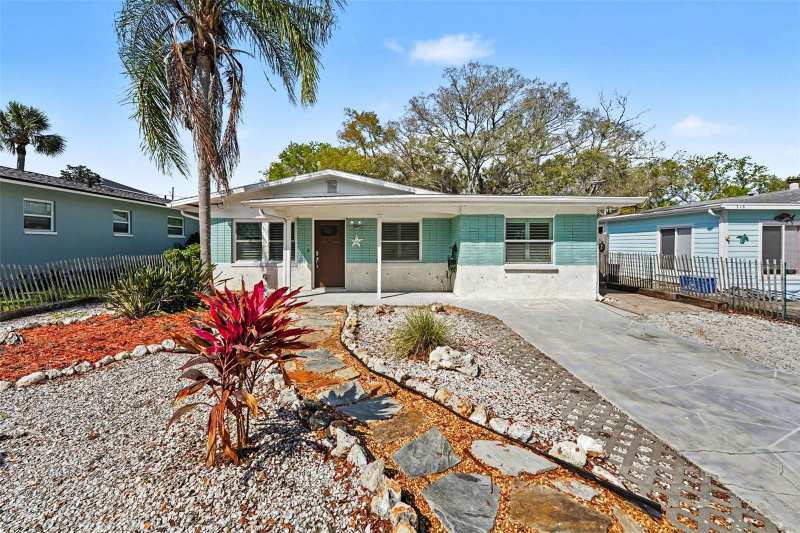 4 bedroom Single Family Residence at 318 Bath Street, Beekmans J C Sub, Tarpon Springs — photo 1