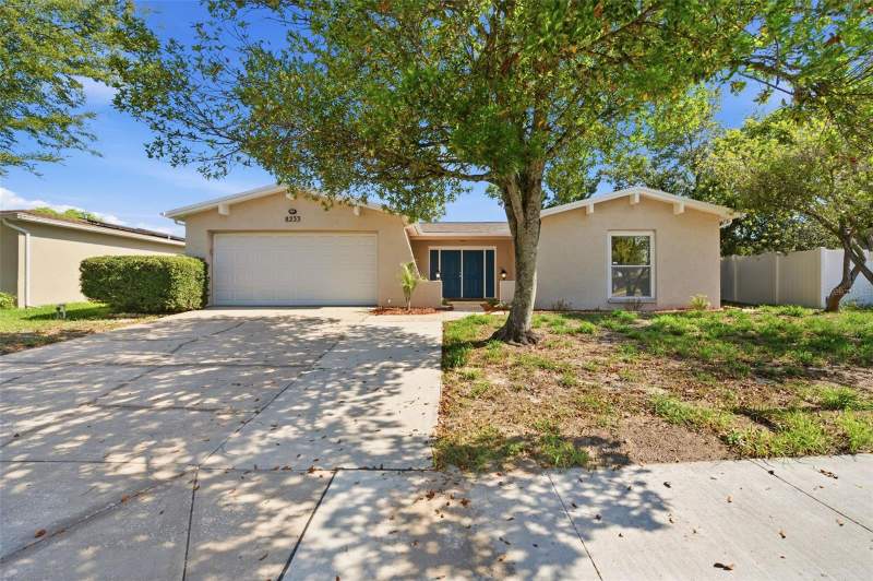 2 bedroom Single Family Residence at 8233 Redfield Drive, The Lakes, Port Richey — photo 2