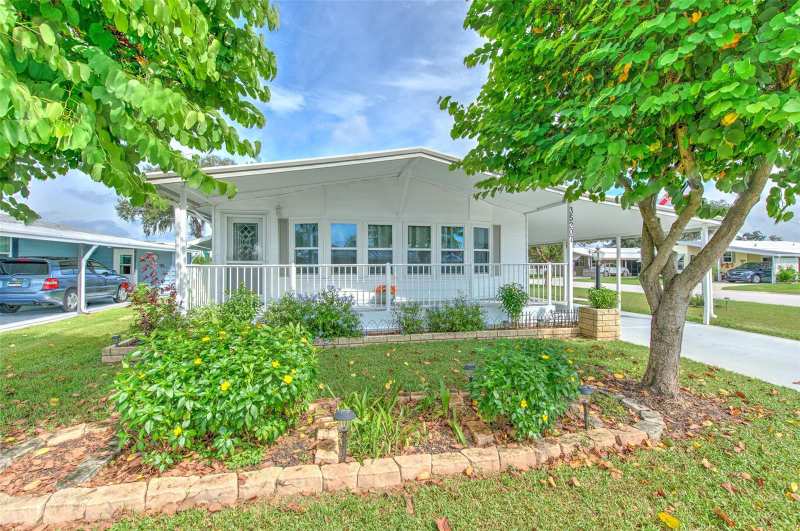 2 bedroom Manufactured Home at 35207 Makenzie Street, Colony Hills Community, Zephyrhills — photo 1
