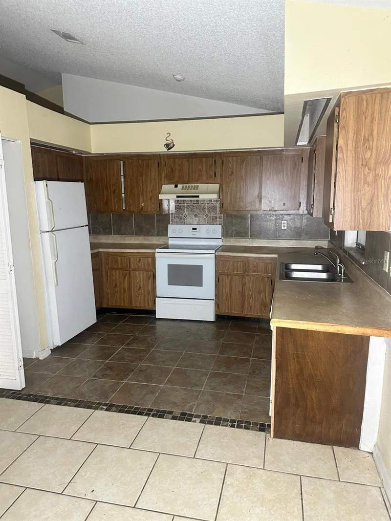 4 bedroom Single Family Residence at 805 Del Prado Drive, Poinciana Village 1 Nbhd 1 South, Kissimmee — photo 3