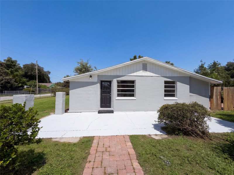 3 bedroom Single Family Residence at 2406 E Curtis Street, Silver Moon Allotment 1, Tampa — photo 1