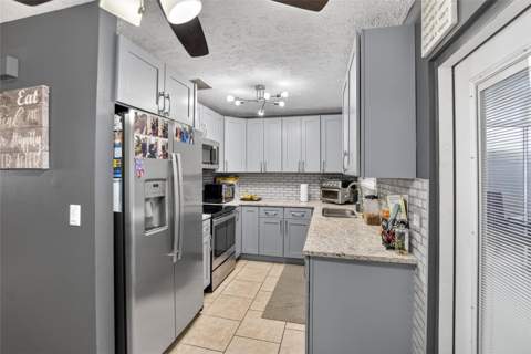6424 Rockpointe Drive, Tampa FL - photo 7 of 34
