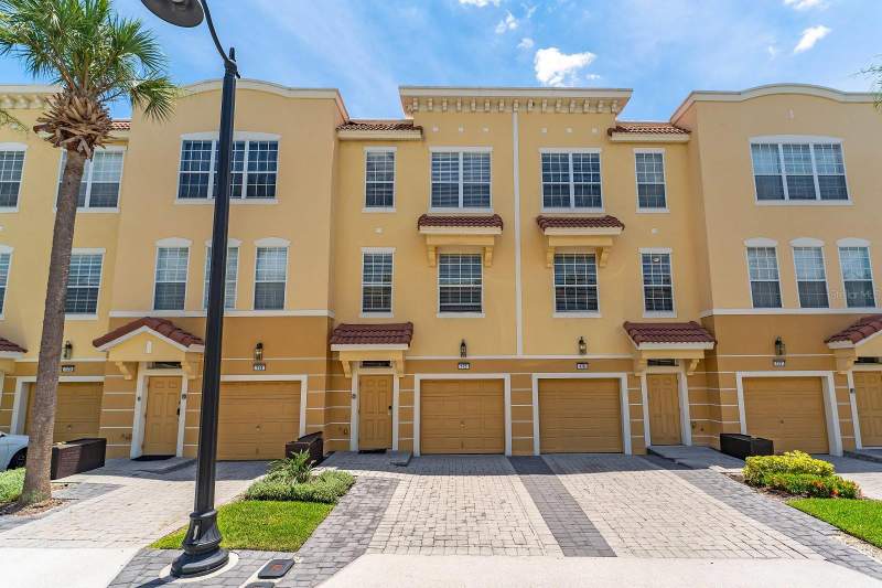 3 bedroom Townhouse at 4816 TIDECREST AVENUE #175, VISTA CAY - BAYSHORE AT VISTA CAY AT HARBOR SQUARE, ORLANDO — photo 1