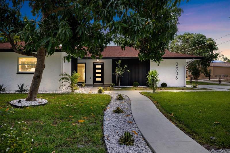 4 bedroom Single Family Residence at 2306 S San Jose Circle, Azalea Terrace, Tampa — photo 2