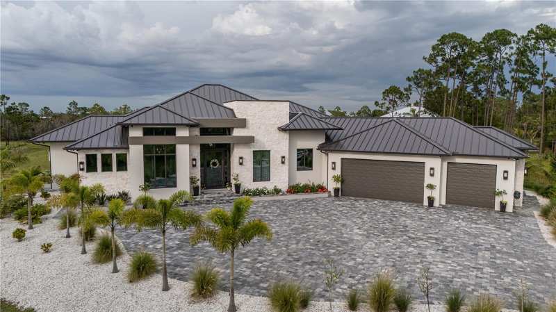 4 bedroom Single Family Residence at 9240 Falcon Court, Lake Geraldine, Venice — photo 1