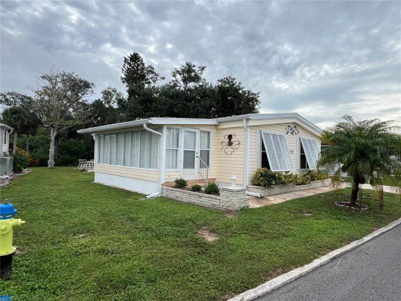 2 bedroom Manufactured Home at 623 Cervina Drive, Venice Isle, Venice — photo 4