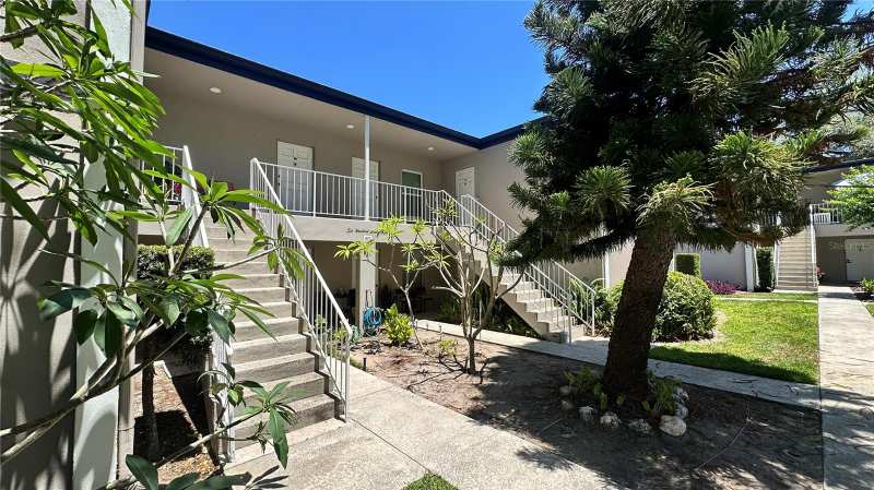 1 bedroom Condominium at 165 Picardy Villa Circle #202, Oakwood Court Condo, Brandon — photo 1