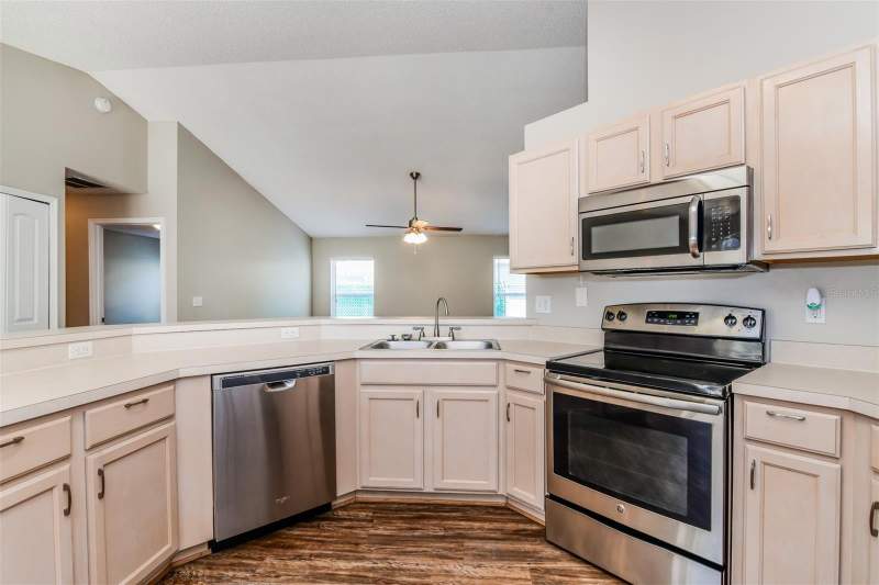 4 bedroom Single Family Residence at 8615 CAVENDISH DRIVE, LINDFIELDS UNIT 04, KISSIMMEE — photo 5