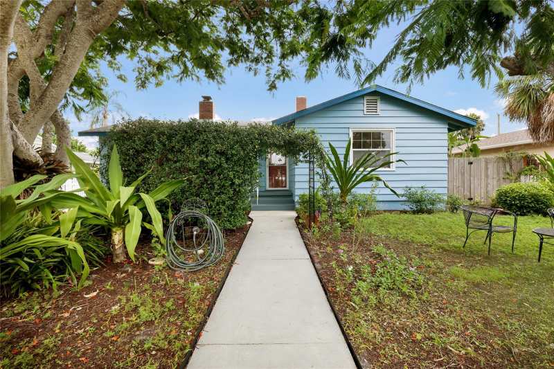 3 bedroom Single Family Residence at 2070 Hyde Park Street, Grove Lawn Rep, Sarasota — photo 1