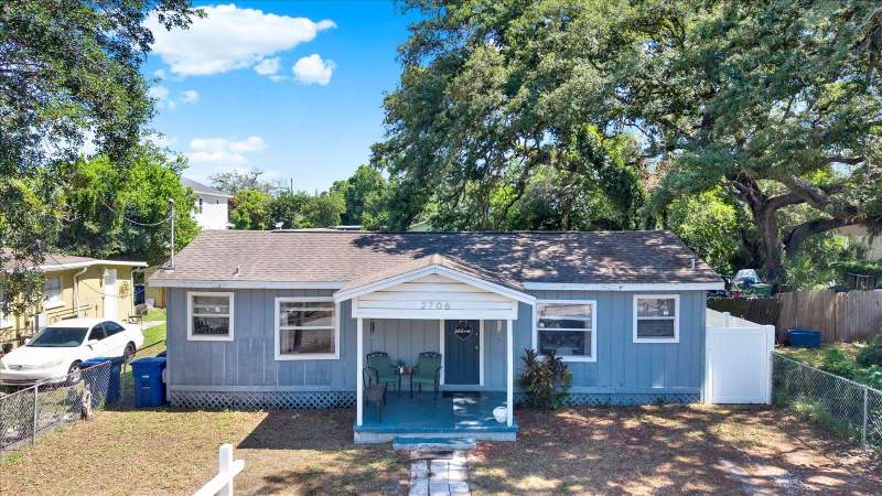 4 bedroom Single Family Residence at 2706 E 22nd Avenue, Campobello Blocks 31 To 45, Tampa — photo 2