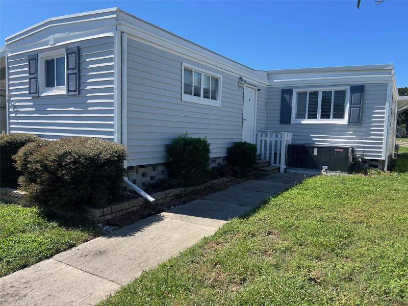 2 bedroom Mobile Home at 15 Thatch Palm Street, Largo, Largo — photo 3