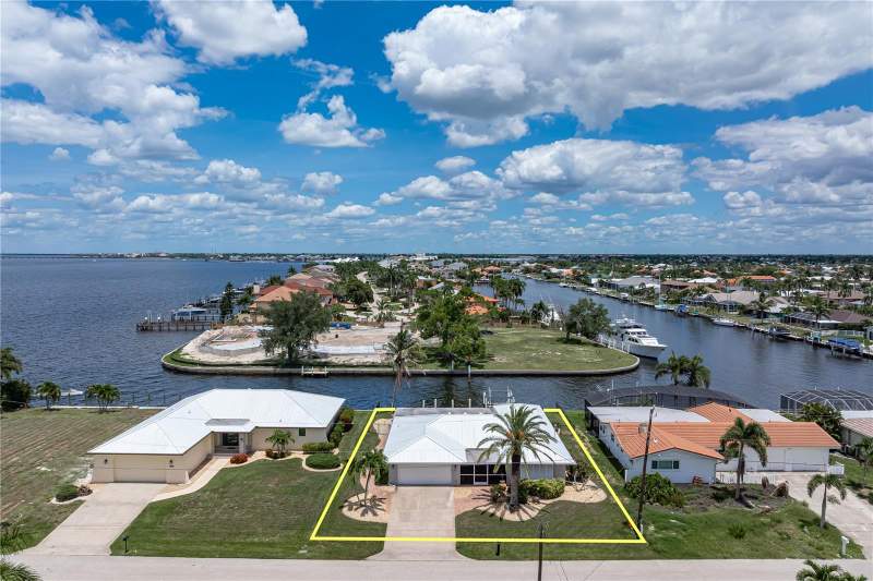 3 bedroom Single Family Residence at 2211 Palm Tree Drive, Punta Gorda Isles Sec 04, Punta Gorda — photo 3
