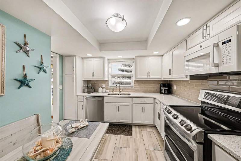 2 bedroom Villa at 1659 S Lake Avenue #1, Normandy Park South, Clearwater — photo 4