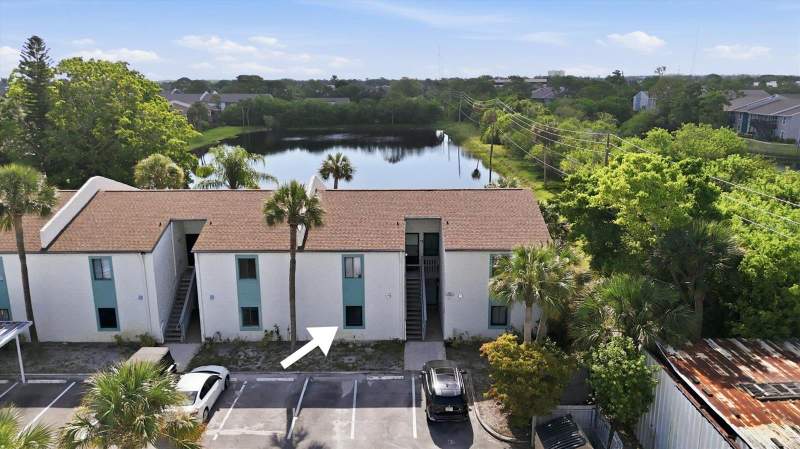 1 bedroom Condominium at 11409 8th Street #1509, Peppertree Village Condo, St Petersburg — photo 2