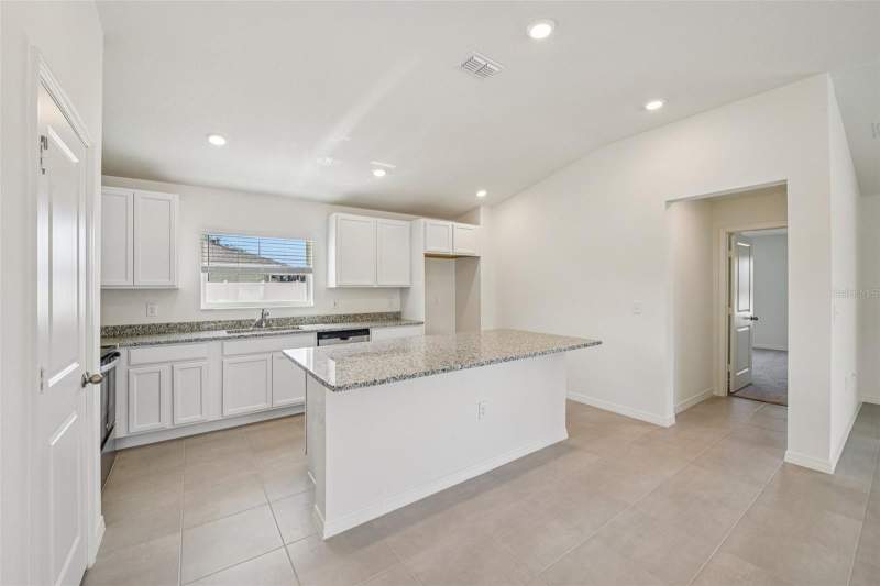 3 bedroom Single Family Residence at 20404 Lavender Bloom Loop, Hillside At Mount Dora, Mount Dora — photo 5
