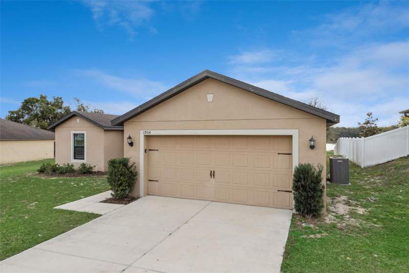 3 bedroom Single Family Residence at 1904 PIEDMONT COURT, MASCOTTE LAKE JACKSON RIDGE PH 01, MASCOTTE — photo 3
