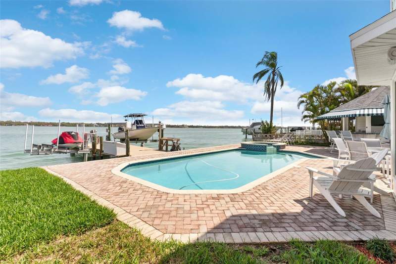 4 bedroom Single Family Residence at 11445 9th Street, Isle Of Palms 2nd Add, Treasure Island — photo 4
