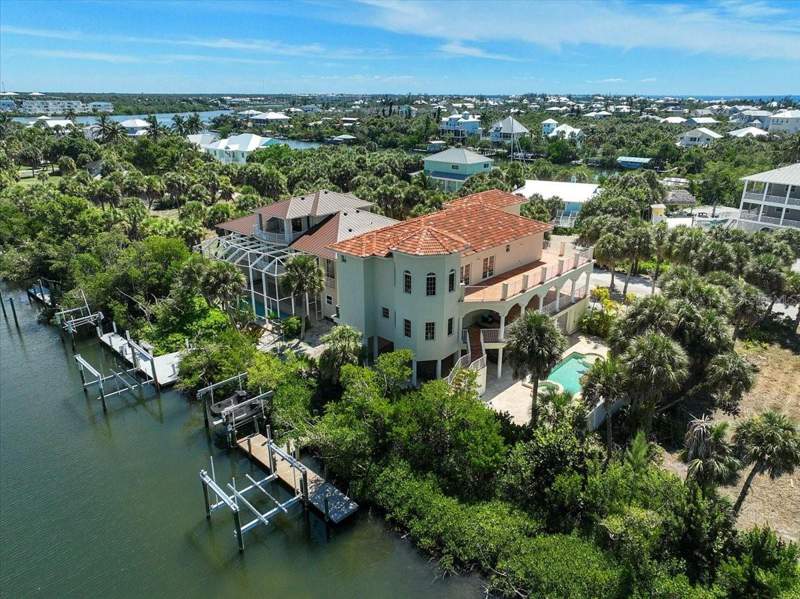 4 bedroom Single Family Residence at 63 Palm Drive, Palm Island Estates Un 3, Placida — photo 3