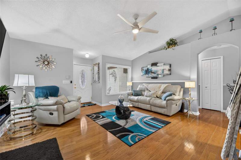 3 bedroom Single Family Residence at 12138 Buffington Lane, Summerfield Village Tr 32 P, Riverview — photo 2
