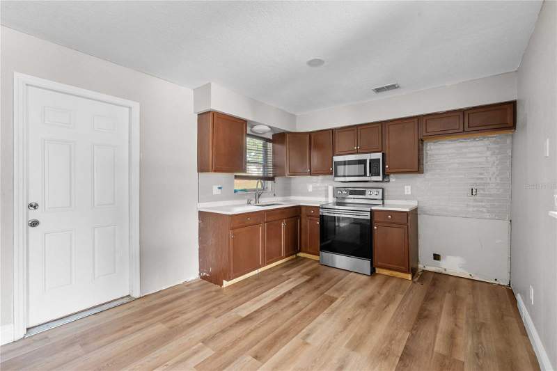 3 bedroom Single Family Residence at 37124 Goldenrod Court, Goldenrod, Dade City — photo 5